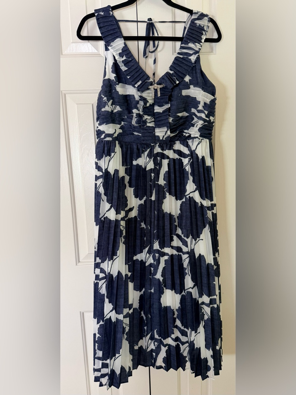 Karl Lagerfeld Navy & White Pleated Sleeveless Sundress Dress w/ Rhinestone Pin